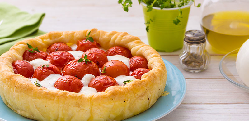 Tarte salée feuilletée aux tomates, avec Mozzarella Fior Di Latte et thym - Galbani