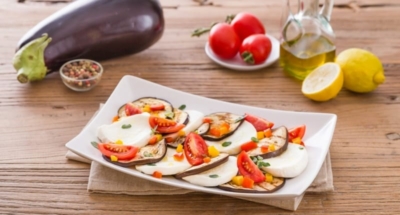 Auberginecarpaccio met Mozzarella Fior Di Latte, tomaten en marjolein - Galbani